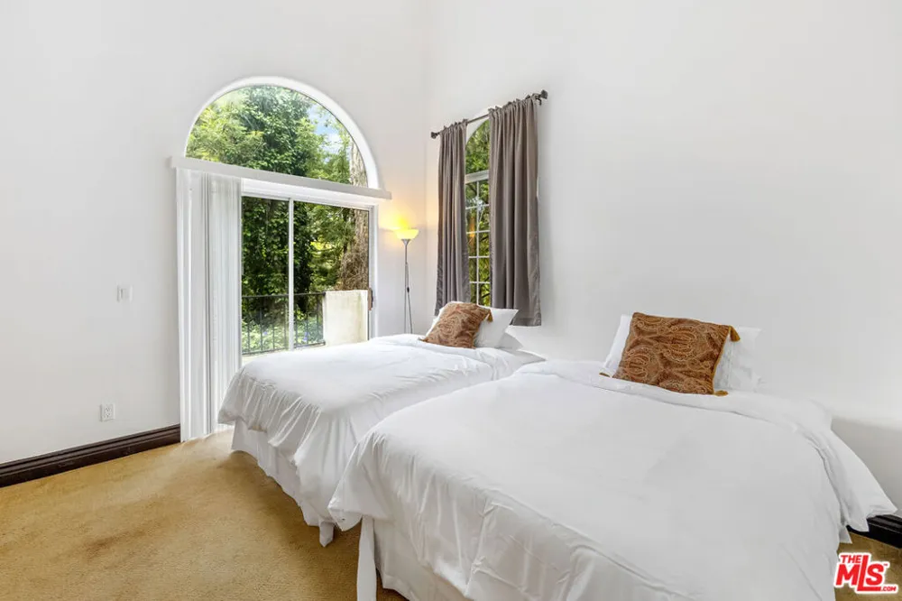 3030 Passmore Drive Los Angeles, CA 90068