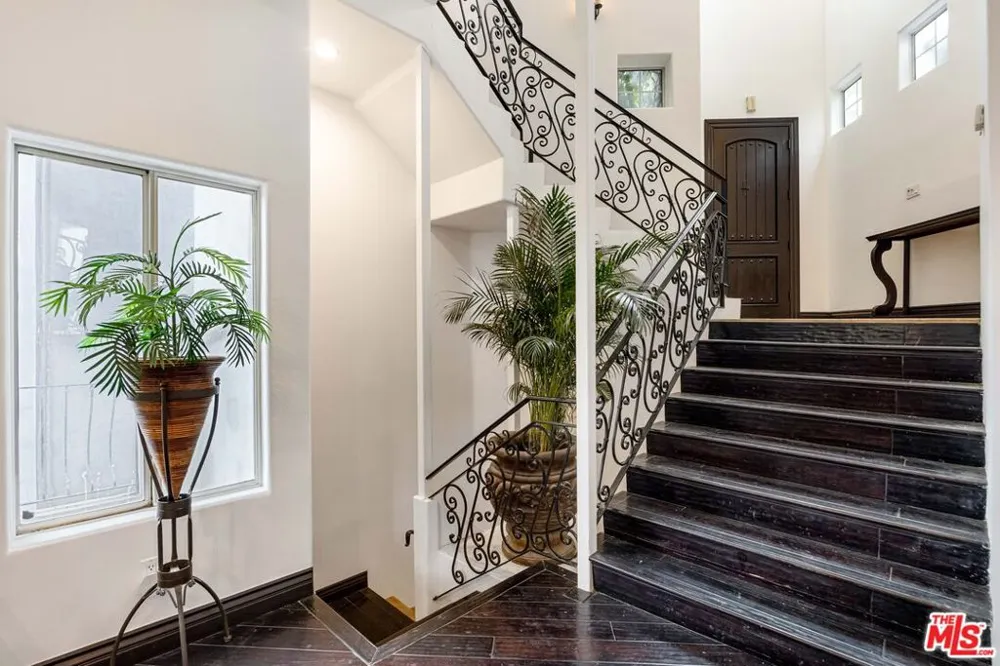 3030 Passmore Drive Los Angeles, CA 90068
