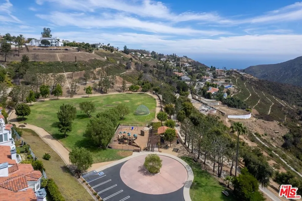 16814 Calle Bellevista Los Angeles, CA 90272