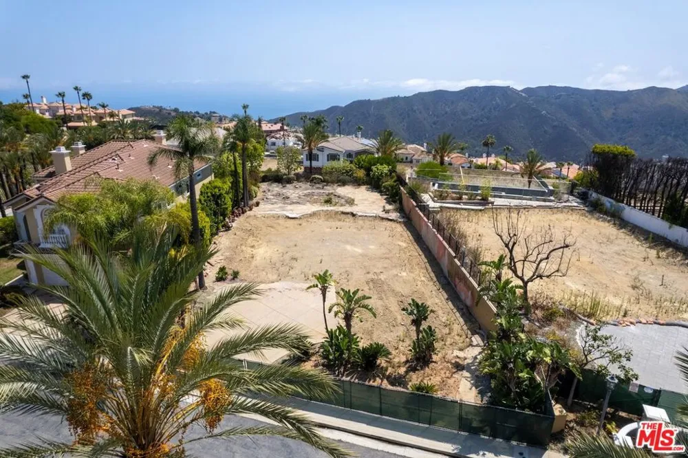 16814 Calle Bellevista Los Angeles, CA 90272