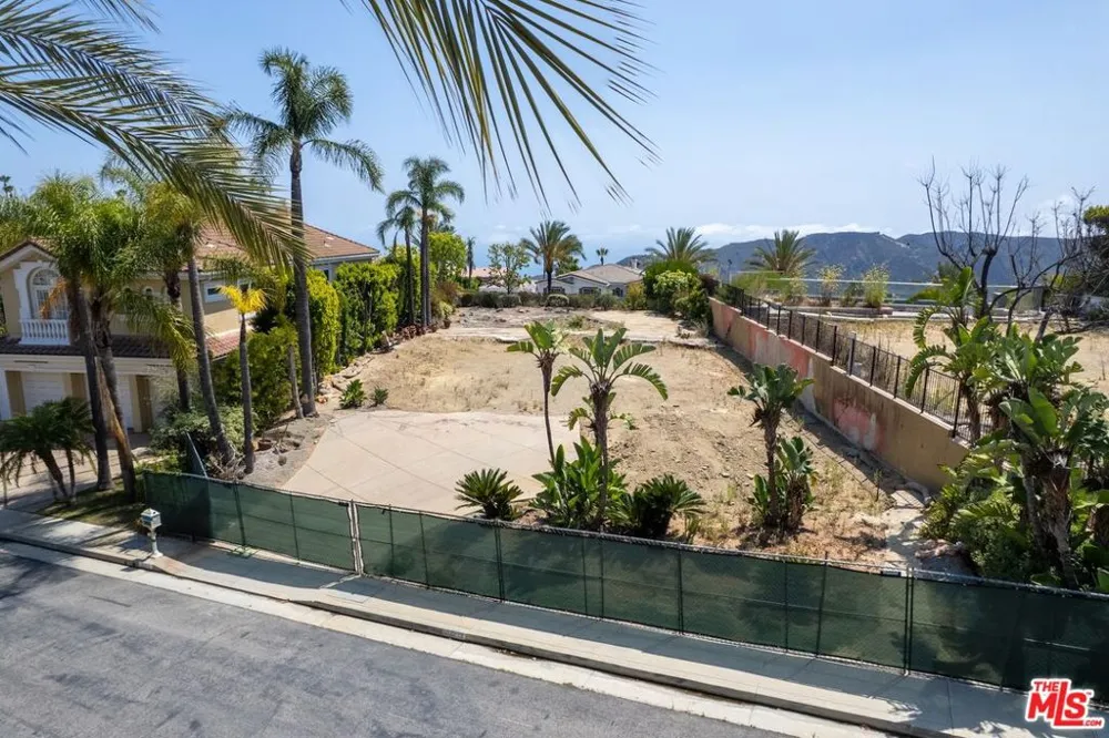 16814 Calle Bellevista Los Angeles, CA 90272