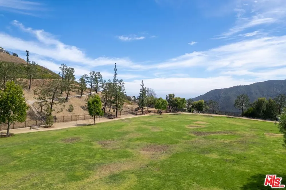 16814 Calle Bellevista Los Angeles, CA 90272