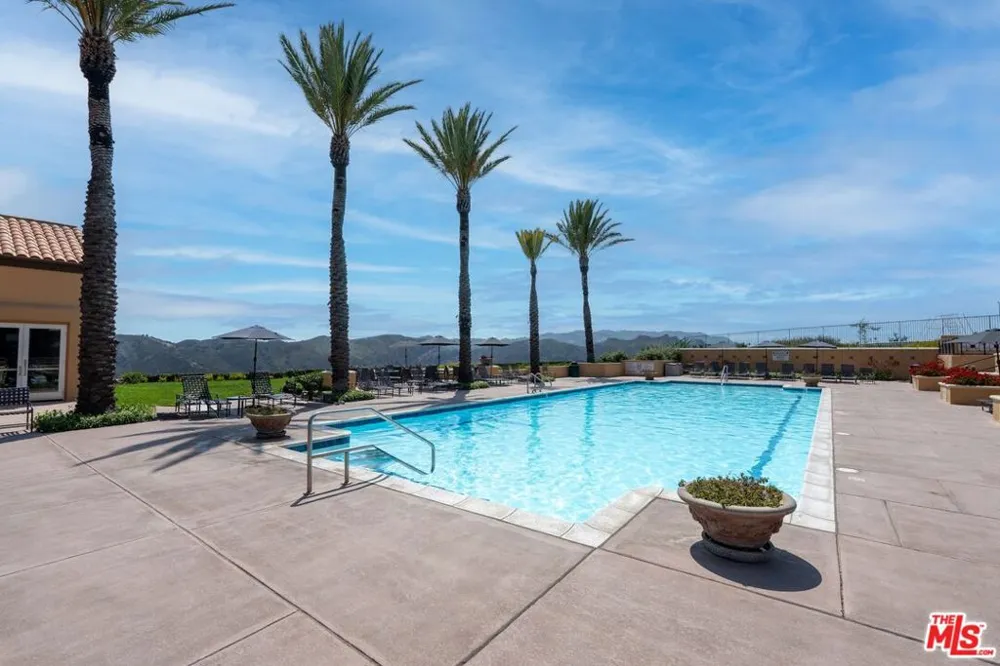 16814 Calle Bellevista Los Angeles, CA 90272