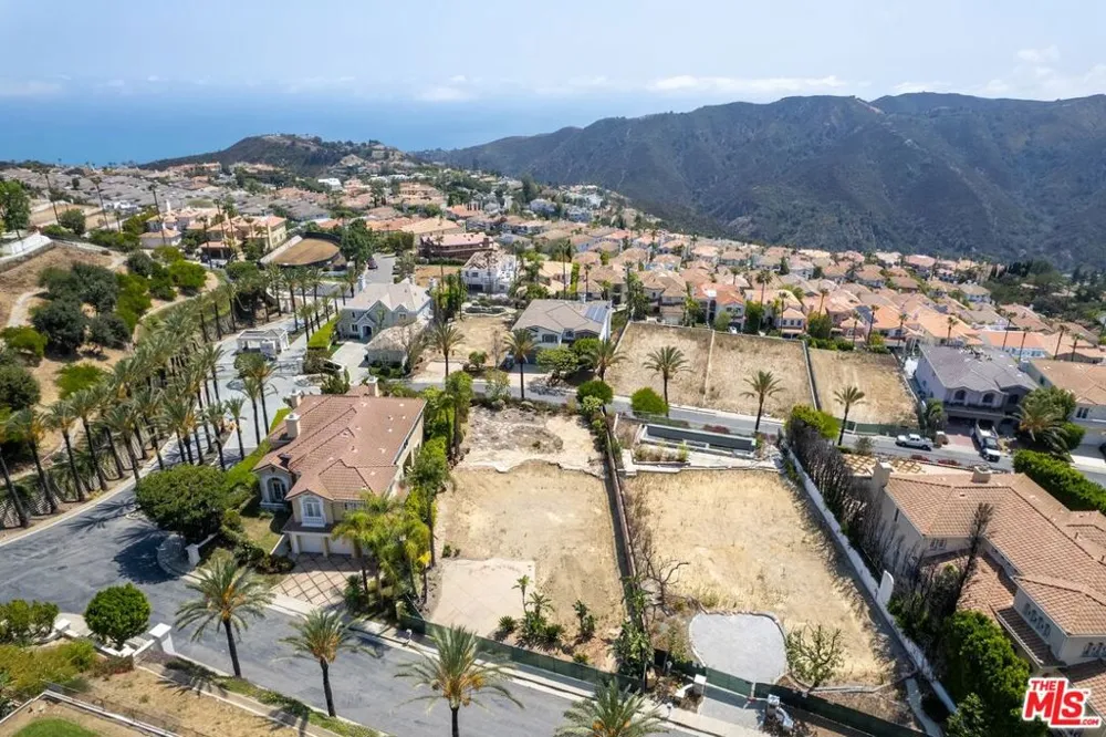 16814 Calle Bellevista Los Angeles, CA 90272