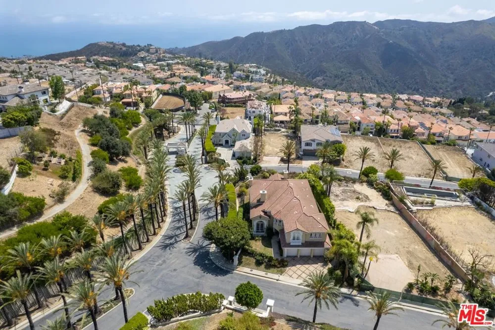 16814 Calle Bellevista Los Angeles, CA 90272