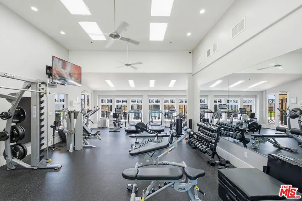 16814 Calle Bellevista Los Angeles, CA 90272