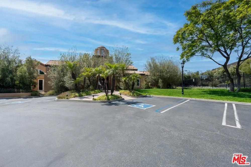 16814 Calle Bellevista Los Angeles, CA 90272