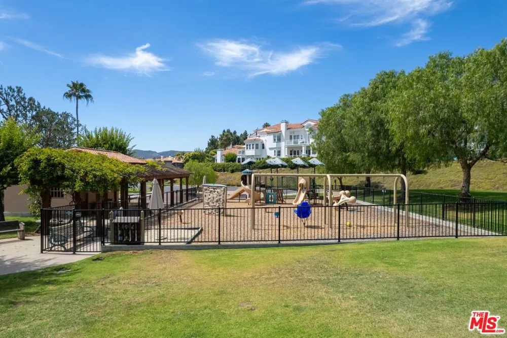 16814 Calle Bellevista Los Angeles, CA 90272