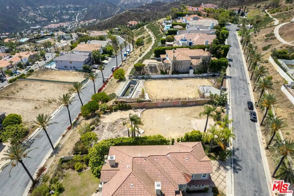 16814 Calle Bellevista Los Angeles, CA 90272