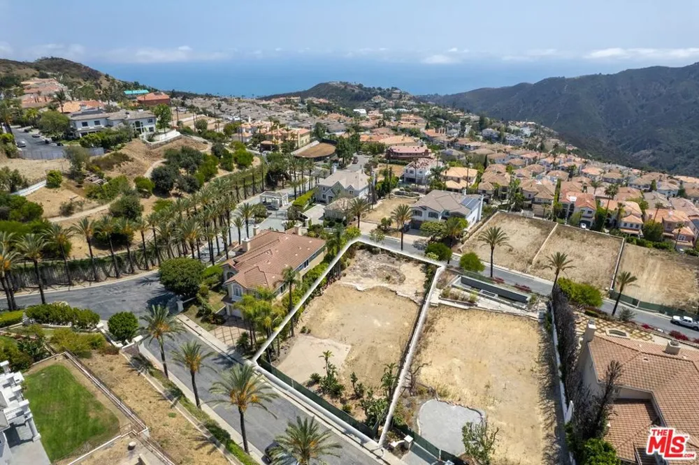16814 Calle Bellevista Los Angeles, CA 90272