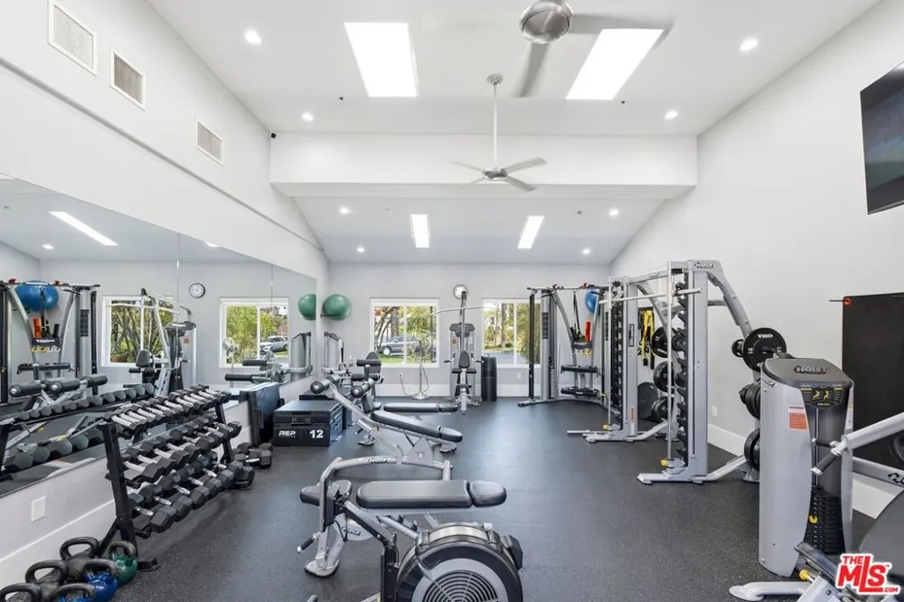 16814 Calle Bellevista Los Angeles, CA 90272