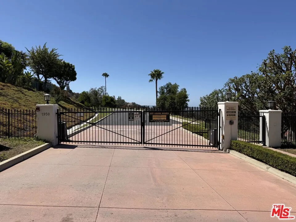 16814 Calle Bellevista Los Angeles, CA 90272