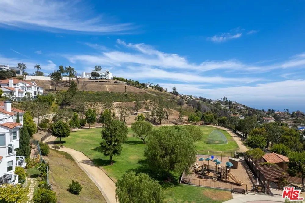 16814 Calle Bellevista Los Angeles, CA 90272
