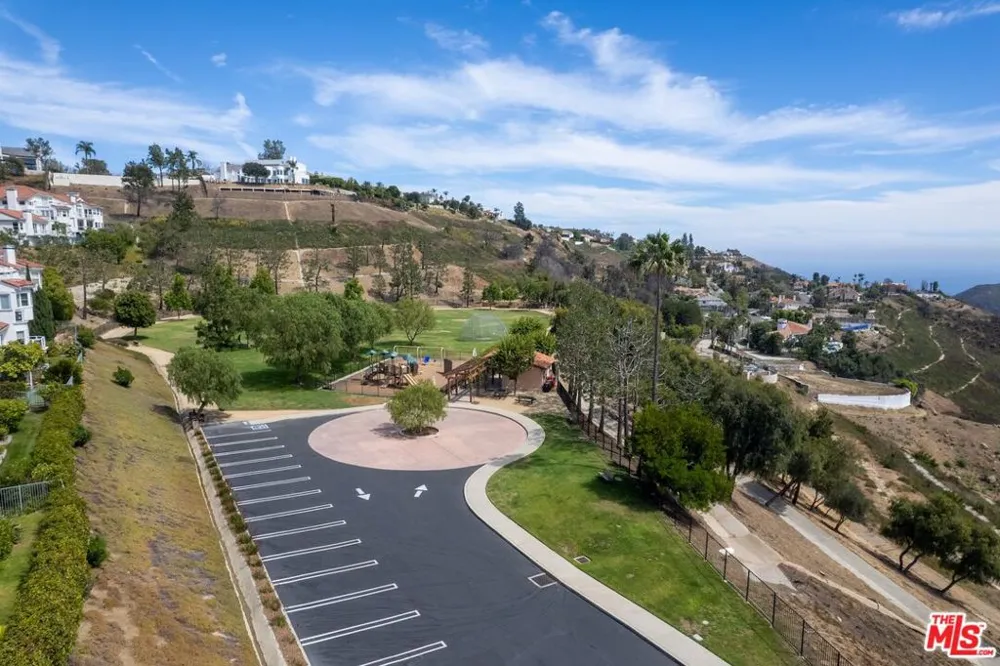 16814 Calle Bellevista Los Angeles, CA 90272