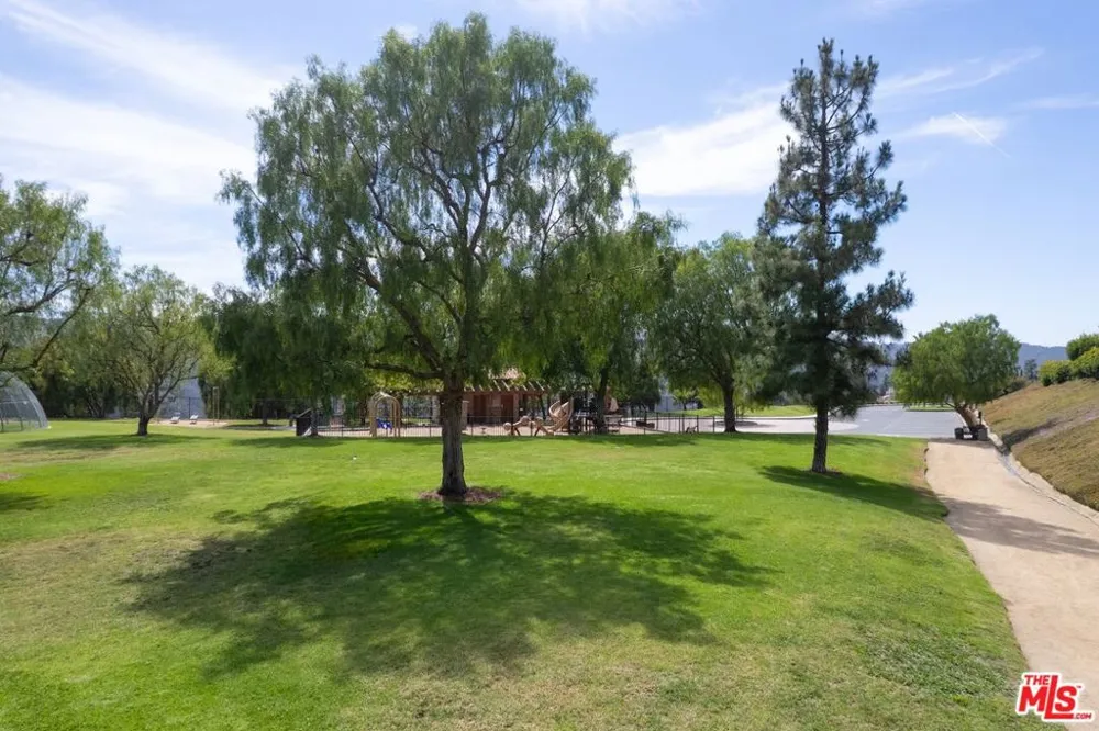 16814 Calle Bellevista Los Angeles, CA 90272