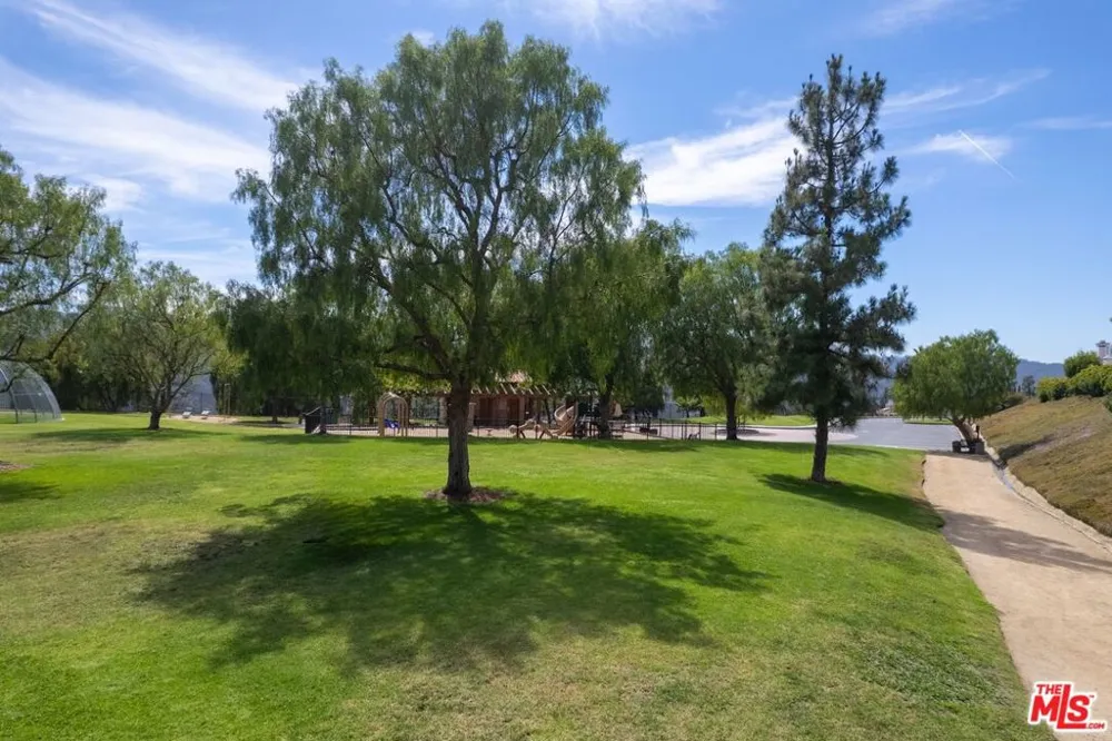 16814 Calle Bellevista Los Angeles, CA 90272
