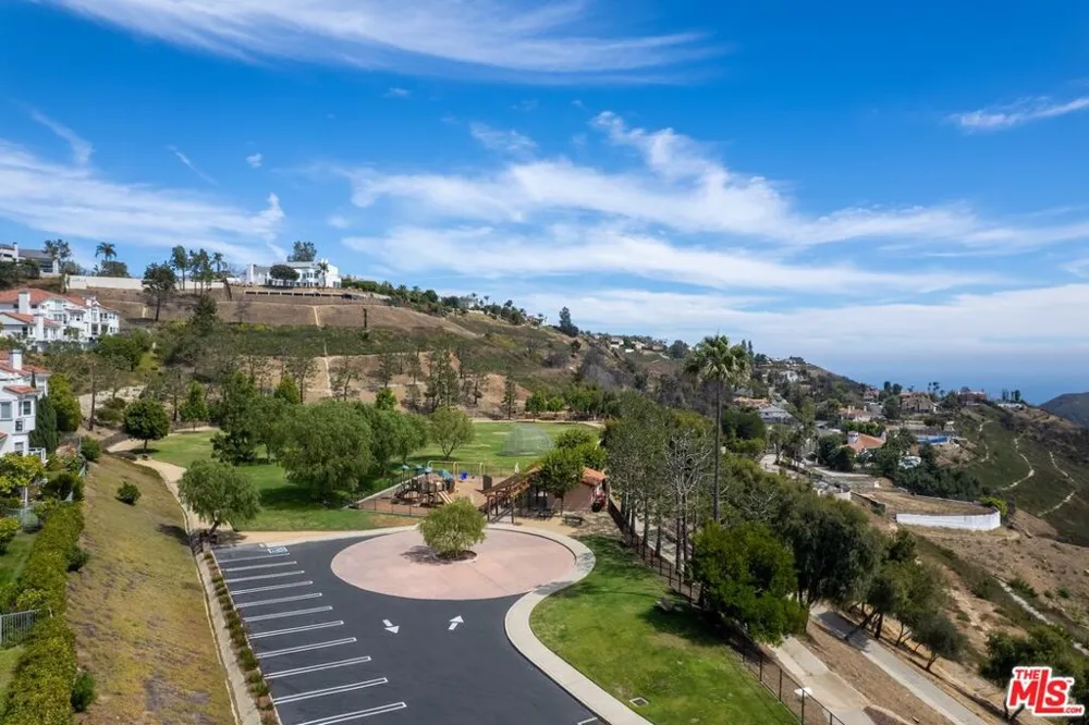 16814 Calle Bellevista Los Angeles, CA 90272