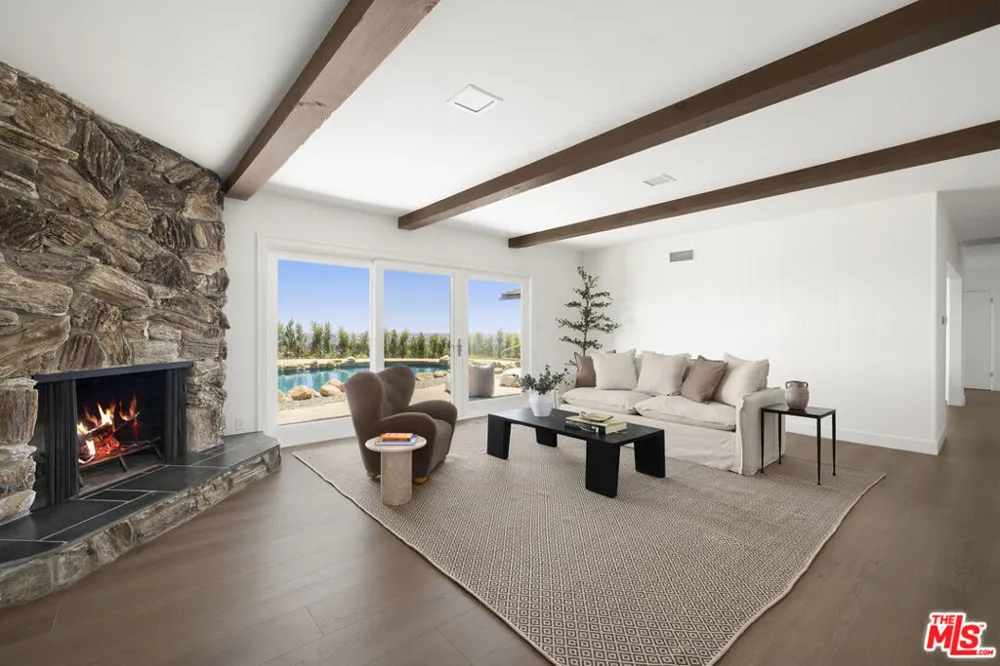 1680 Alta Mura Road Pacific Palisades, CA 90272