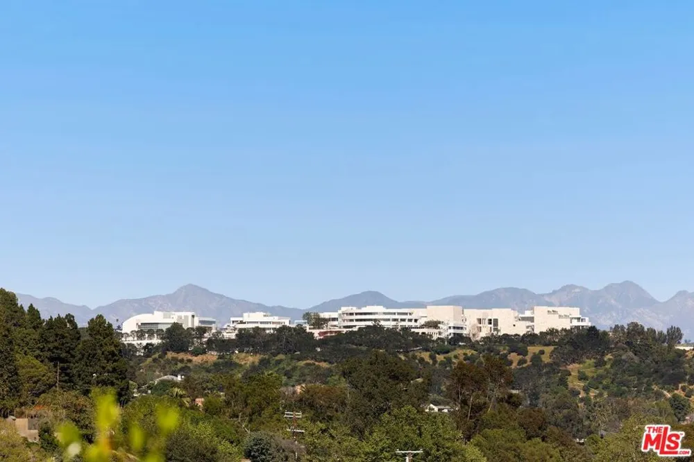 1680 Alta Mura Road Pacific Palisades, CA 90272