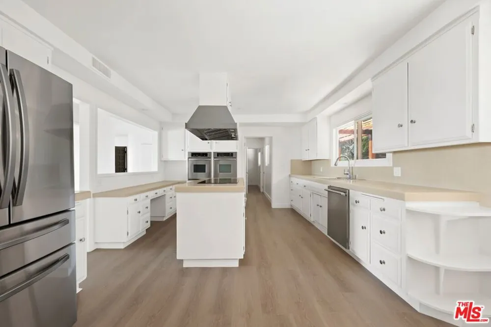 1680 Alta Mura Road Pacific Palisades, CA 90272