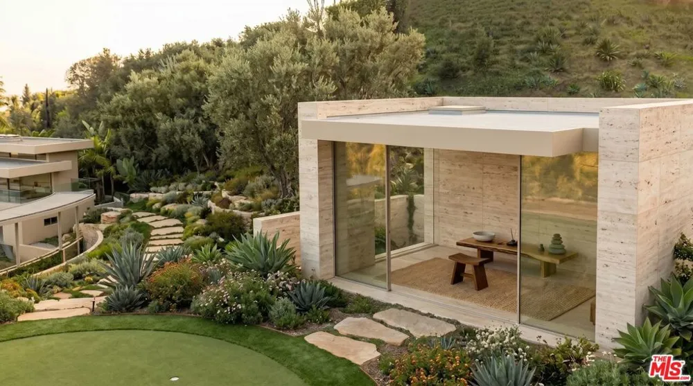 1680 Alta Mura Road Pacific Palisades, CA 90272