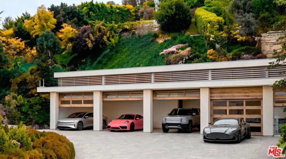 1680 Alta Mura Road Pacific Palisades, CA 90272