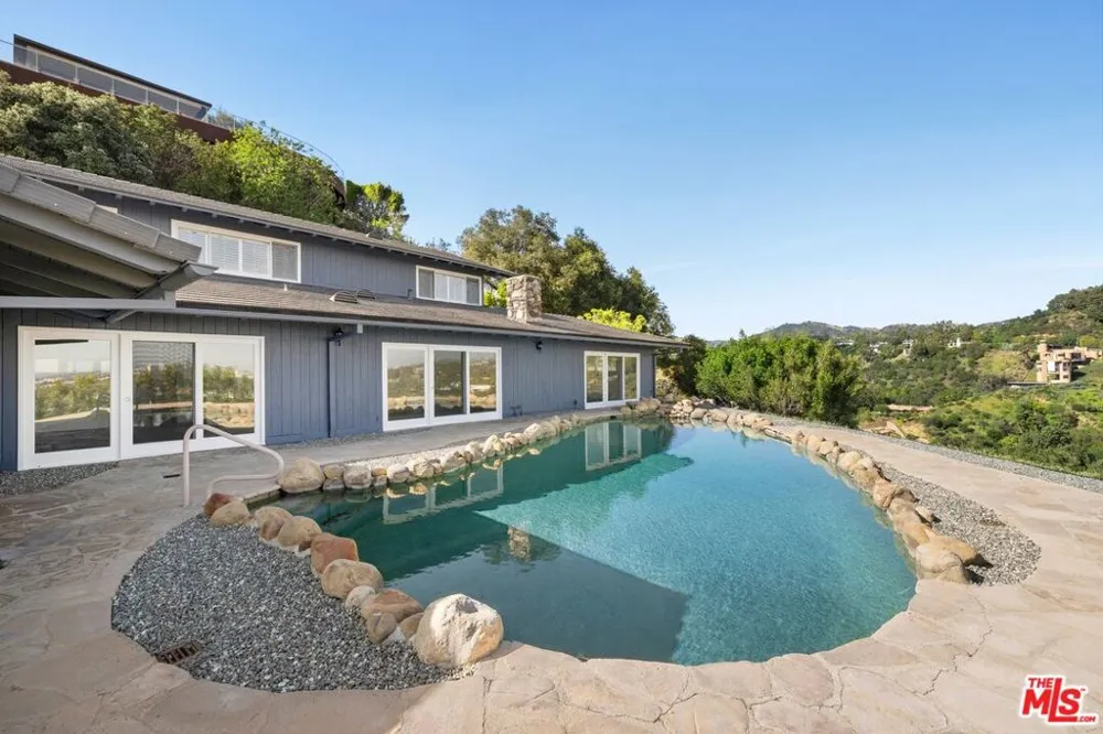 1680 Alta Mura Road Pacific Palisades, CA 90272