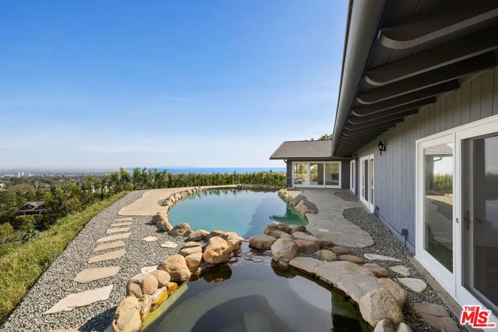 1680 Alta Mura Road Pacific Palisades, CA 90272