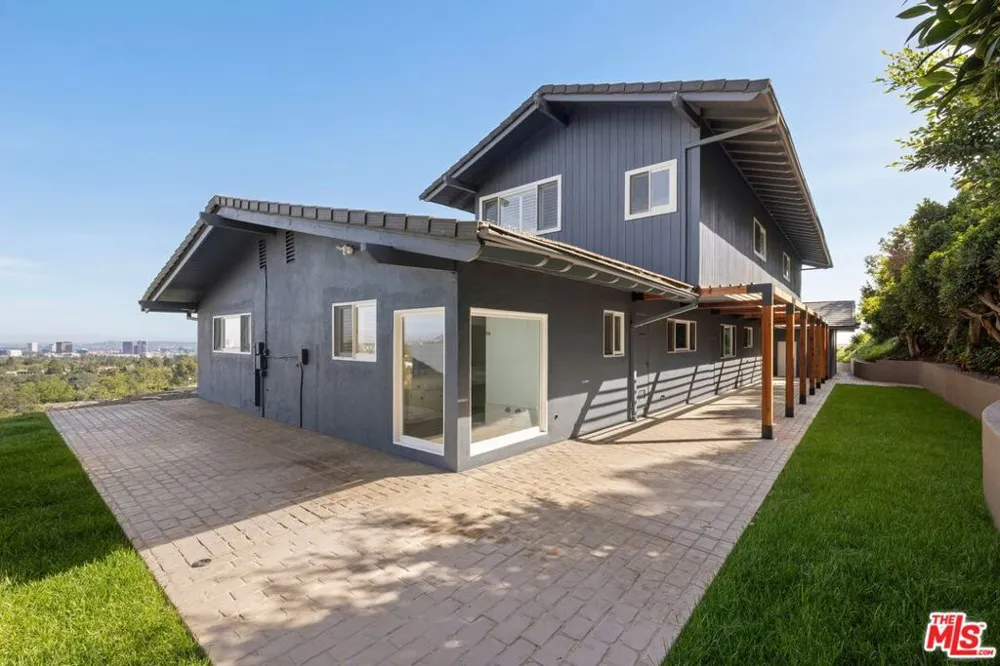1680 Alta Mura Road Pacific Palisades, CA 90272