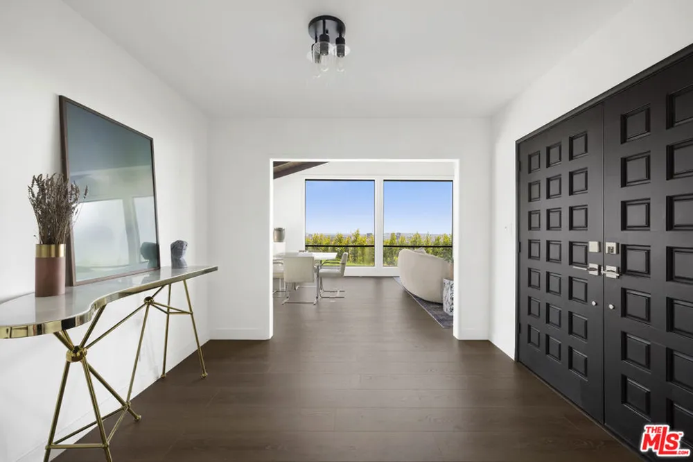 1680 Alta Mura Road Pacific Palisades, CA 90272