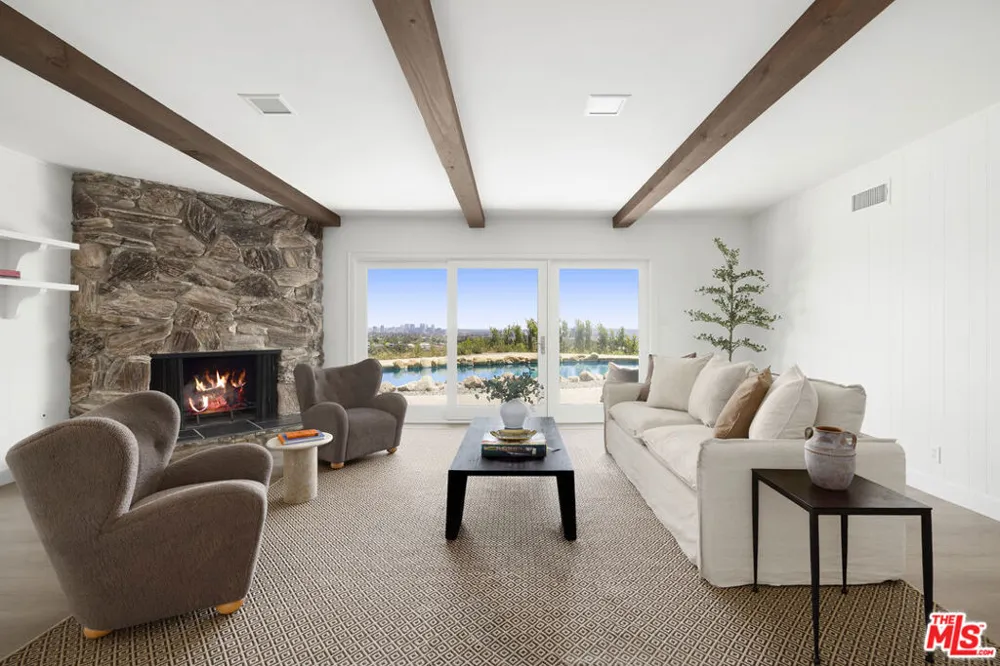 1680 Alta Mura Road Pacific Palisades, CA 90272