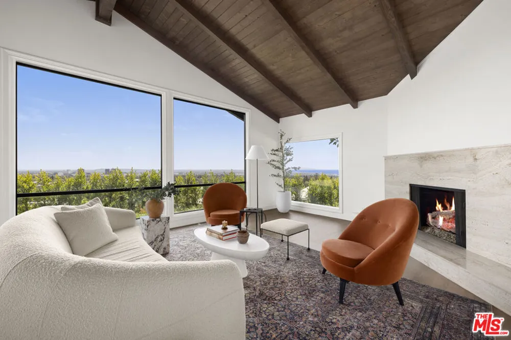 1680 Alta Mura Road Pacific Palisades, CA 90272