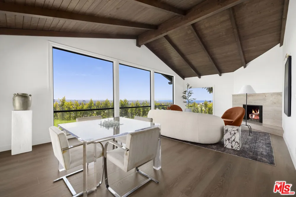 1680 Alta Mura Road Pacific Palisades, CA 90272