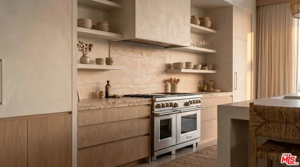 1680 Alta Mura Road Pacific Palisades, CA 90272