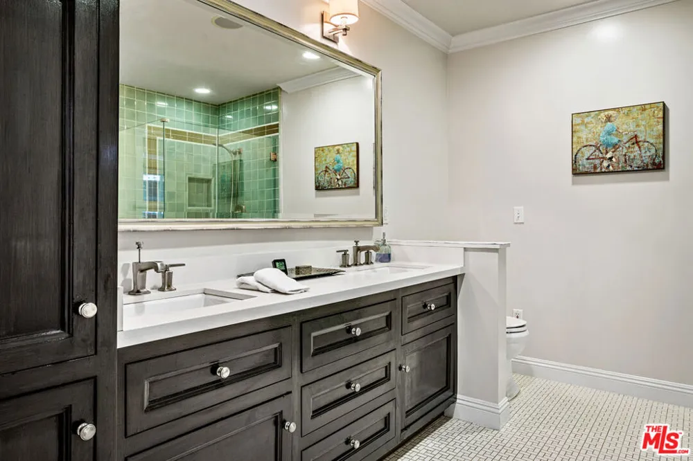 4537 Agnes Avenue Valley Village, CA 91607