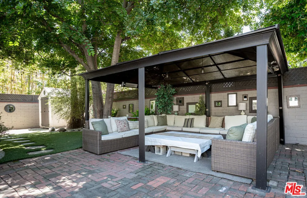 4537 Agnes Avenue Valley Village, CA 91607