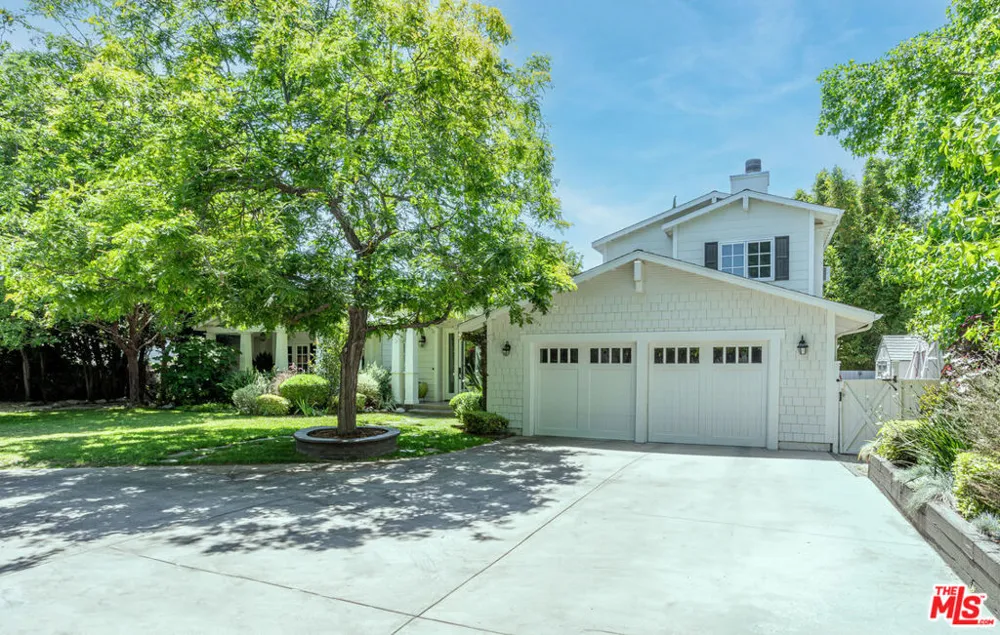 4537 Agnes Avenue Valley Village, CA 91607