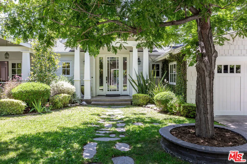 4537 Agnes Avenue Valley Village, CA 91607