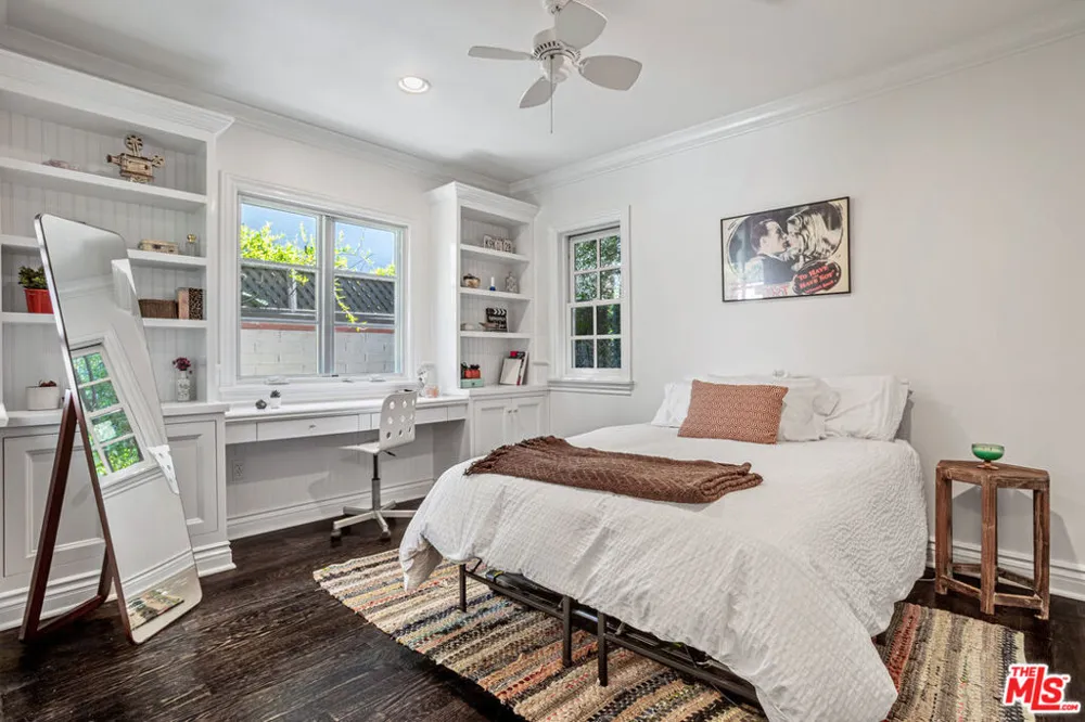 4537 Agnes Avenue Valley Village, CA 91607