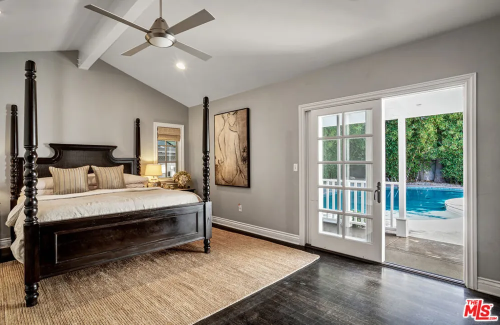 4537 Agnes Avenue Valley Village, CA 91607