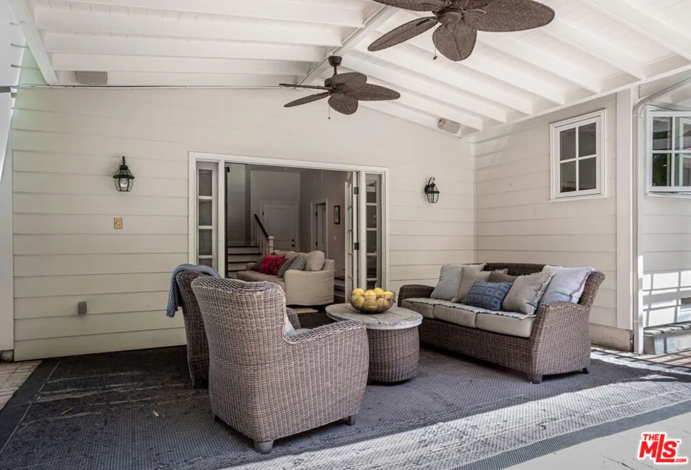4537 Agnes Avenue Valley Village, CA 91607