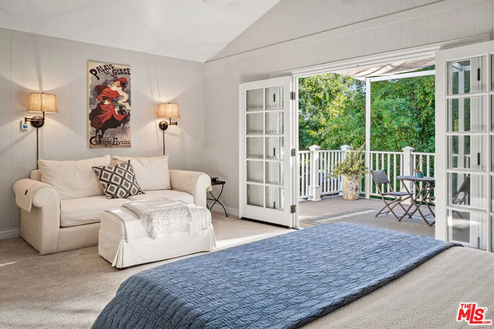 4537 Agnes Avenue Valley Village, CA 91607