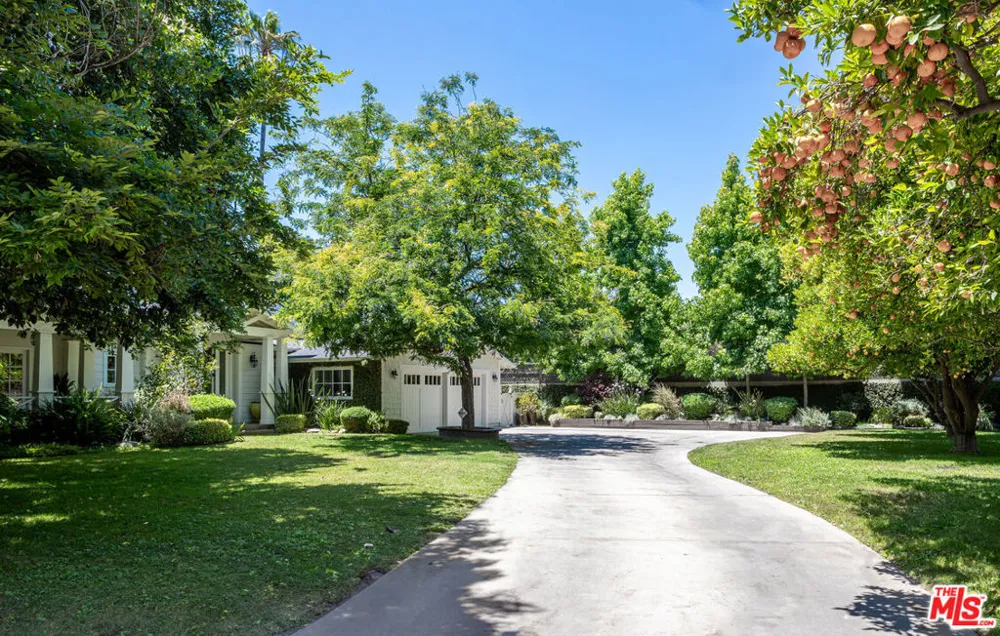 4537 Agnes Avenue Valley Village, CA 91607