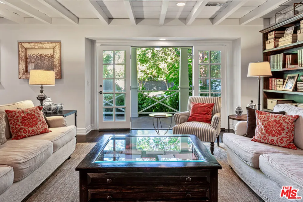 4537 Agnes Avenue Valley Village, CA 91607