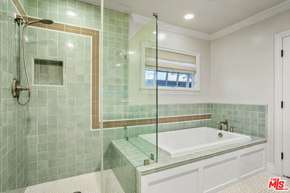 4537 Agnes Avenue Valley Village, CA 91607
