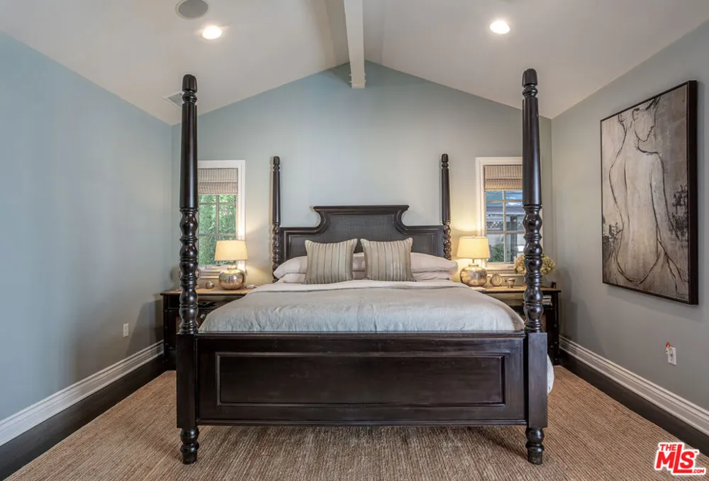 4537 Agnes Avenue Valley Village, CA 91607