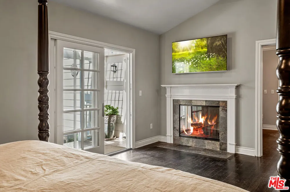 4537 Agnes Avenue Valley Village, CA 91607