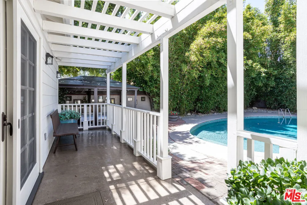 4537 Agnes Avenue Valley Village, CA 91607