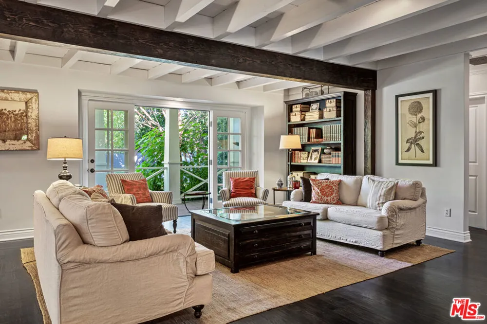 4537 Agnes Avenue Valley Village, CA 91607