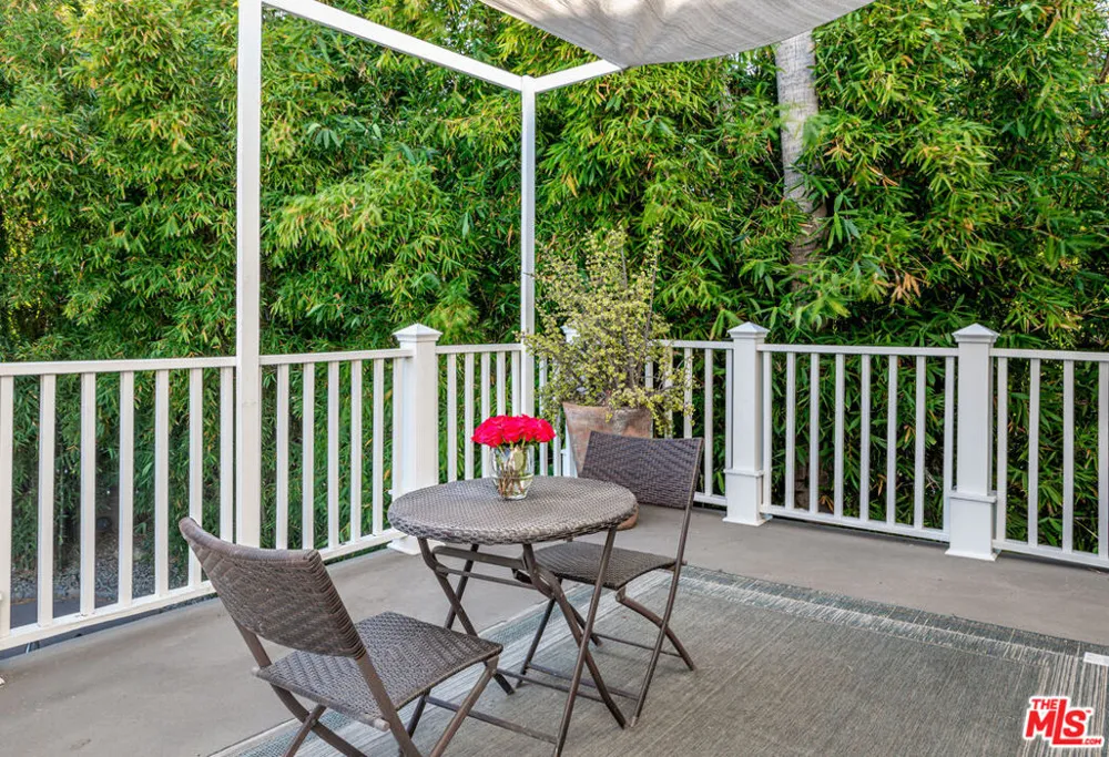 4537 Agnes Avenue Valley Village, CA 91607